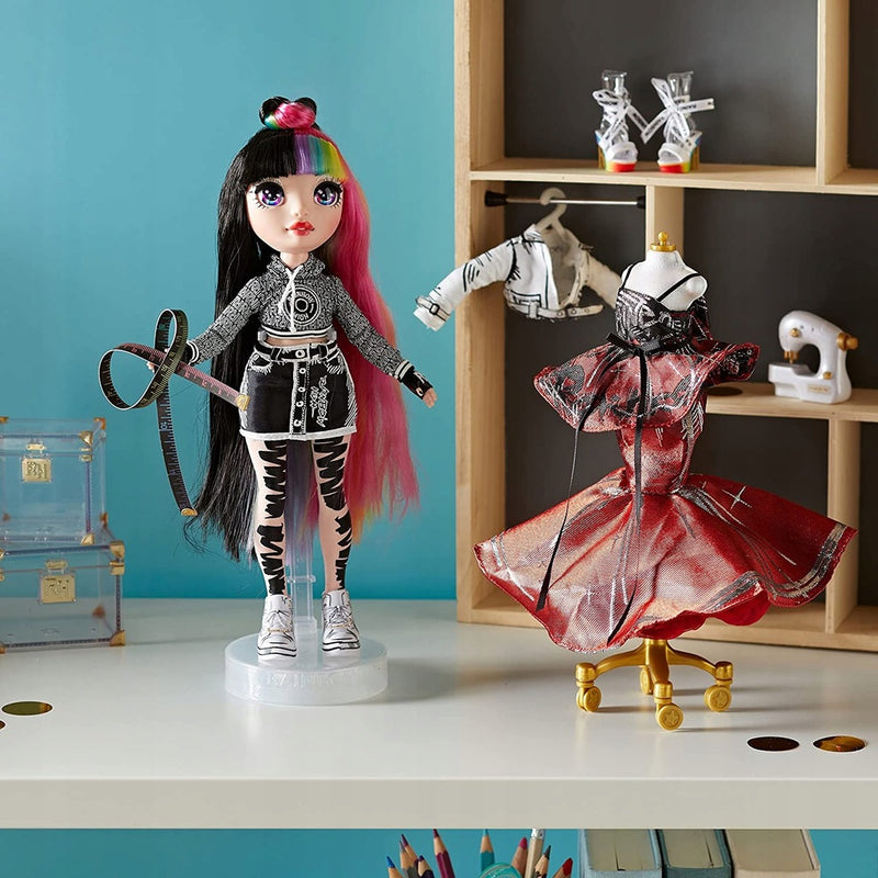 RAINBOW HIGH COLLECTOR DOLL LALKA JETT D - widok 8 opakowania szczegoly zabawka kolekcja