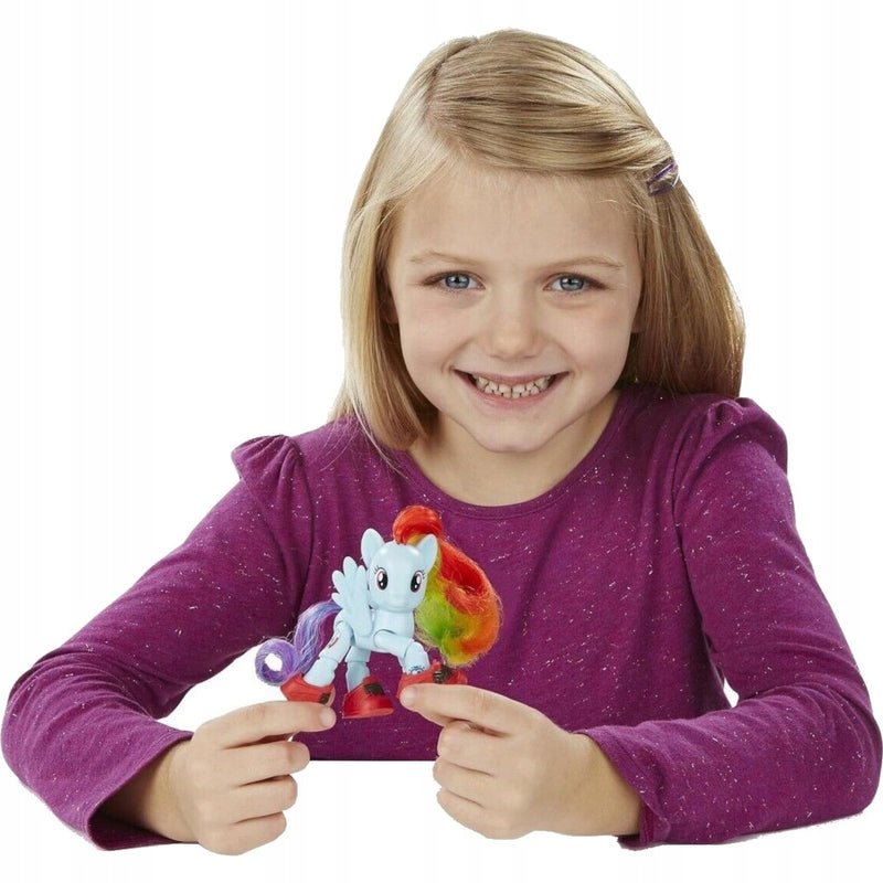 MY LITTLE PONY RAINBOW DASH KUCYK DO POZ - widok 3 opakowania szczegoly zabawka kolekcja
