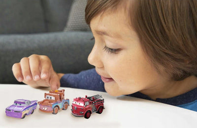 CARS AUTA DISNEY MIKROAUTA METAL MINI RA - widok 2 opakowania szczegoly zabawka kolekcja