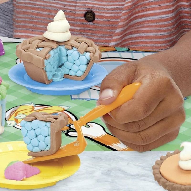 PLAY-DOH SWEET CAKES ZESTAW SŁODKICH CIA - widok 3 opakowania szczegoly zabawka kolekcja